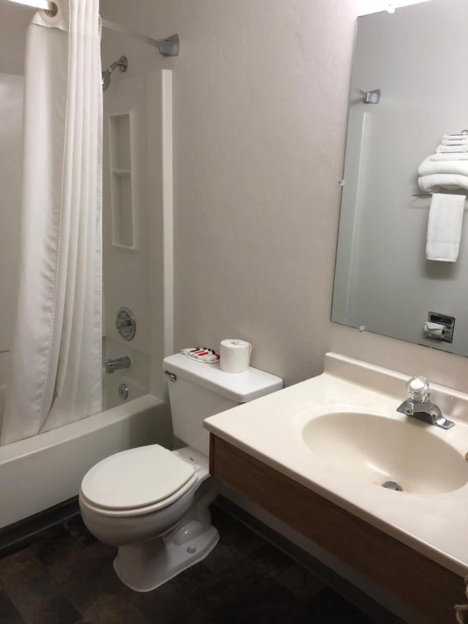 Super 8 By Wyndham Salem Hotel Luaran gambar